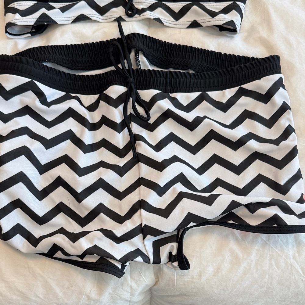 Source Unknown Black And White Zigzag Bikini - image 3